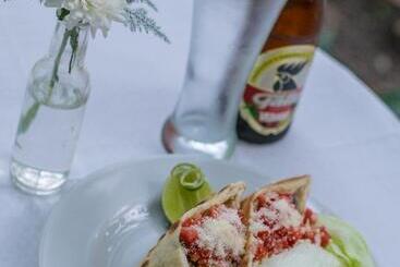 هتل Jaguar Inn Tikal