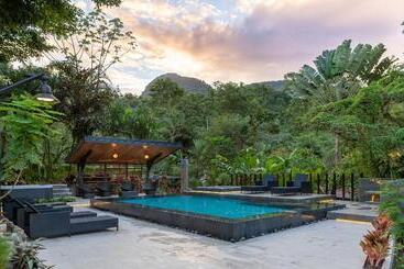 Tifakara Boutique Hotel & Birding Oasis