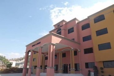 Le Monte Cristo Hotel & Suites