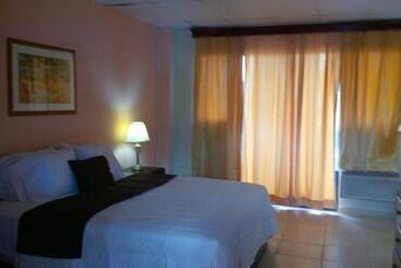 Le Monte Cristo Hotel & Suites