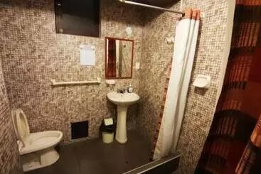 هتل De Turistas Huaraz Habitación Share   Dormitorio