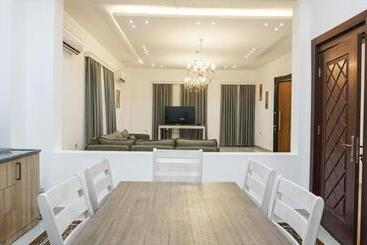 هتل آپارتمان Motel Victoria Sky