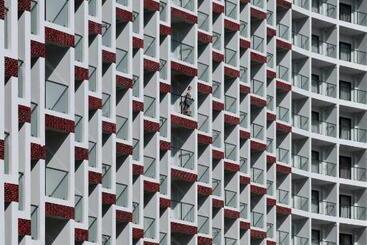 هتل Rosemary Premier Beachfront @ Bai Dai Beach, Cam Ranh