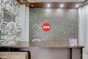 Oyo Flagship Hotel New Jagrani Palace
