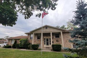 Aamiaismajoitus (B&B) Niagara Falls Villa With Private Pool, Hottub, Water View And Breakfast