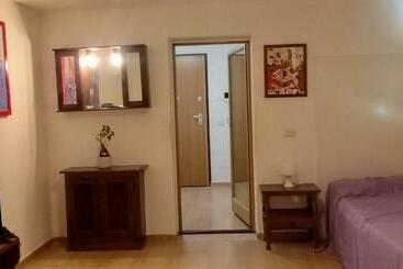 هتل کپسول Eurooms 1 B&b