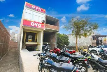 ホテル Oyo Flagship Kushwaha Palace