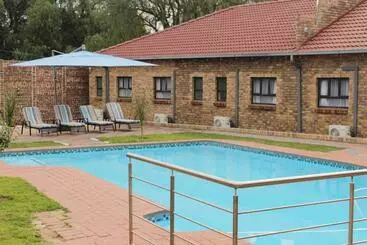 Pension Emperor Lodge And Tours