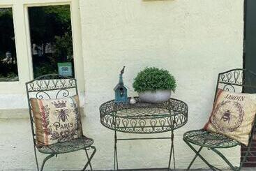 בית מלון כפרי The Old Butter Factory At Springhurst Estate