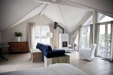 Le Coq Chantant B&b And Boutique