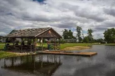 Hus Pleasant Grove Inn