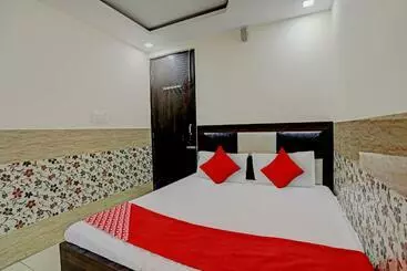 Oyo Flagship 81525b Hotel Avenue