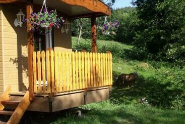 פנסיון Roulotte Cosy Avec Kitchenette, Ruisseau Apaisant Et Espace Bien être, Nuit Insolite à Ferdrupt Fr