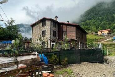 Huoneistohotelli Espi̇ra Apart