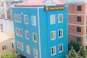 アパートホテル Lions Suit