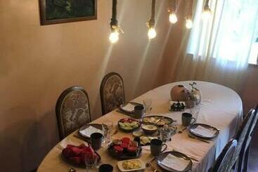 펜션 Thea S Ethnographic Guesthouse