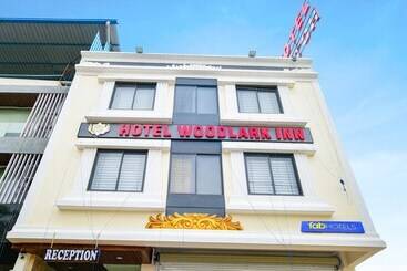 Fabhotel Woodlark Inn