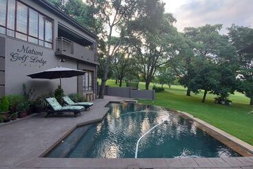 تختخواب و صبحانه Matumi Golf Lodge