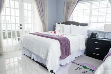 هتل Lavender Moon Villas