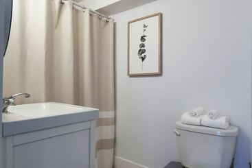 Cameo Hotel And Suites