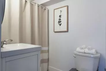 Cameo Hotel And Suites