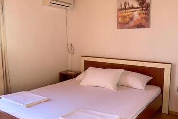 Pensión Apartments Cobaj