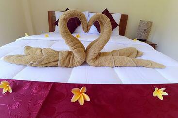 膳宿费 Sunrise Coconut House