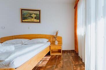 هتل Lukov Dom Kope