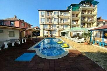 호텔 Stoyanov Ravda