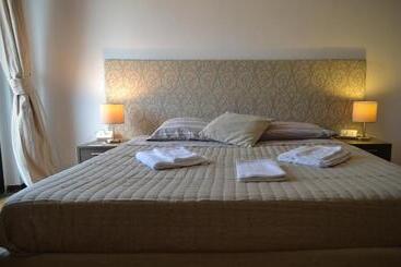 تختخواب و صبحانه Gabrielli Rooms Et Apartments Sant Antonio Alloggio 4 M0230914084
