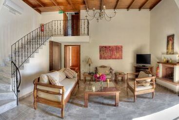 آپارتمانهای توریستها Douliana Villas