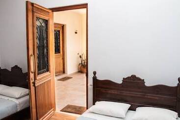 Жильё для туристов Villa Vlatos