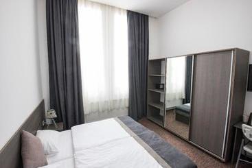 Hotel & Hostel Time Out