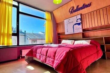 Moving Hostel Travel Bar