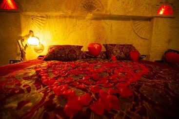 هتل Oread Cave Suites