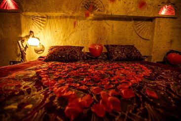 Hotel Oread Cave Suites