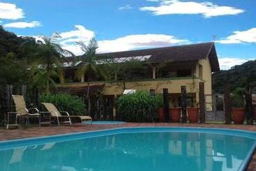 Отель Pousada Portal Do Vigolo