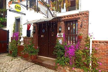 בית מלון כפרי Ena Serenity Boutique