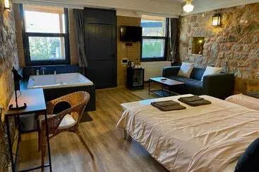 Hotel Attalos Suites