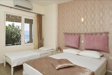 בית מלון כפרי Meteor Beach