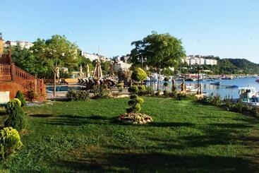 酒店 Phellos Suites