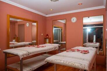 Sea Breeze Hotel And Apartments