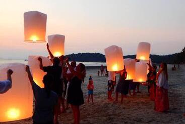 Jj Beach Resort & Jj Seafood