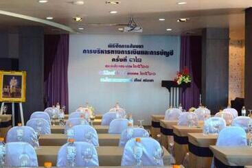 בית מלון כפרי The Loft Seaside Sriracha