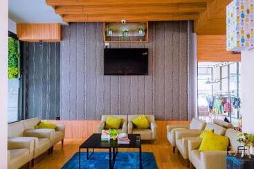 Hotel The Loft Seaside Sriracha