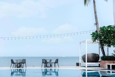 Hotel The Loft Seaside Sriracha