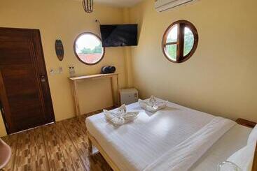 מלון דירות Namphung Phuket Boutique Resort