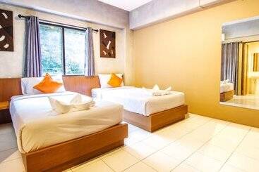 Отель B2 Santitham Boutique & Budget