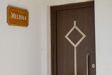 ツーリストアパートメント Corinthian Residence