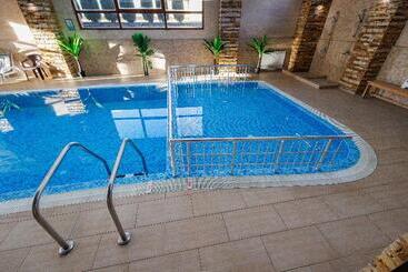 Smartr Green Wood Hotel & Spa